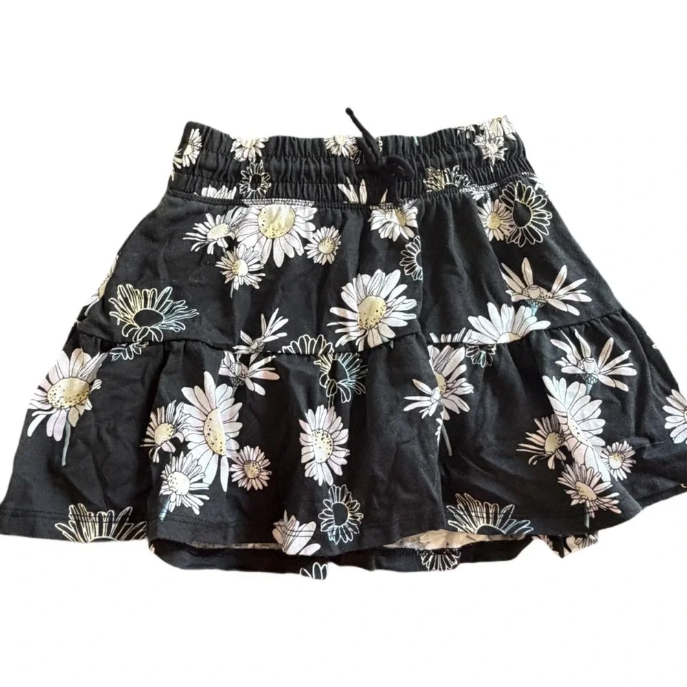 Justice Girls Floral Skort Black Daisy Print Tiered Athletic Skirt Size S 7/8